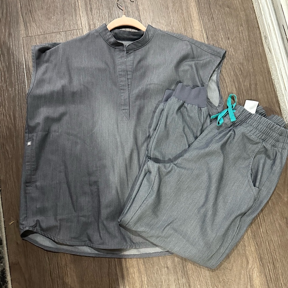 Figs graphite scrub set